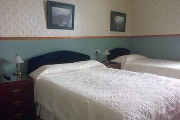 Aurora Hotel & Italian Restaurant