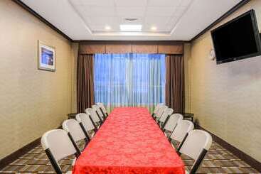 هتل La Quinta Inn & Suites Casino And Bar By Wyndham Glendive