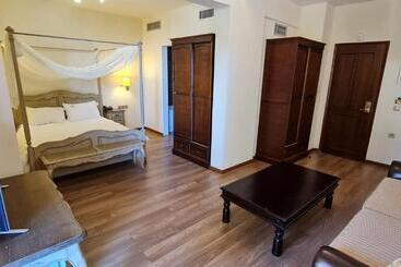 هتل Manthos Mountain Resort & Spa