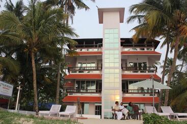 هتل Alleppey Palm Beach Resort & Cafe