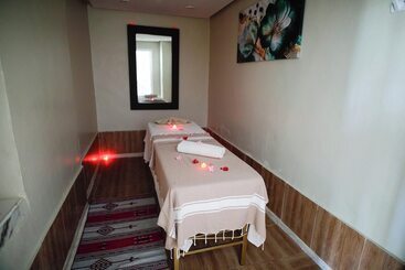 Отель Tmk L Atrium Yasmine By Turismark