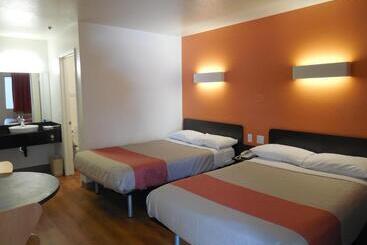 Motel 6temecula, Ca  Historic Old Town