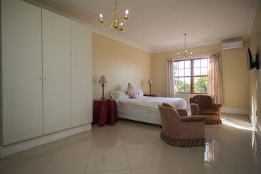 פנסיון Cricklewood Manor