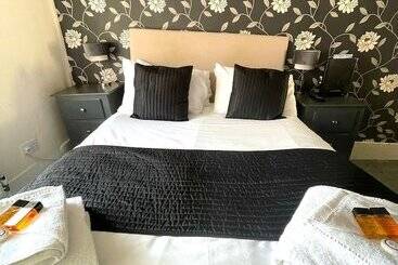 פנסיון The Crown And Cushion