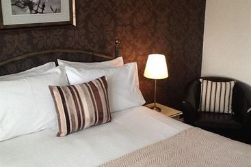 پانسیون Hunters Moon Guest House