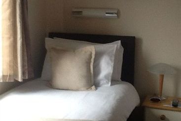 پانسیون Hunters Moon Guest House