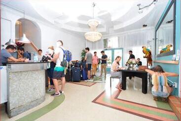 South Beach Rooms And Hostel