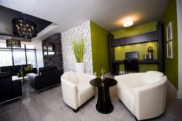 V Hotel & Suites