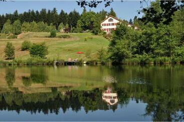 ベッドアンドブレックファースト La Belle Chambre Dans Une Ferme Avec Etang Privé Dans La Région Des Mille Etangs Faucogney Et La Mer