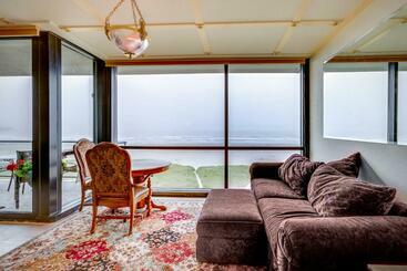 בית מלון כפרי Sand & Sea: Penthouse Paradise On Prom