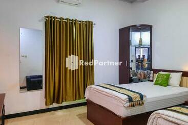 בית מלון כפרי Wisma Auliyah Kolaka Utara Mitra Reddoorz