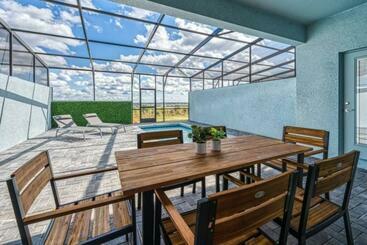 5 Bdrm Windsor Island Resort Town Home