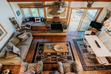 호텔 1123 Indian Paintbrush