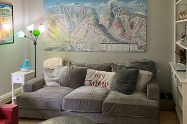 בית מלון כפרי Center Village #203