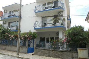 펜션 ахтопол стаи под наем с паркинг