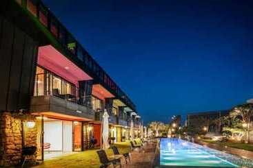 Seogwipo Black Land Lace Spa Pension