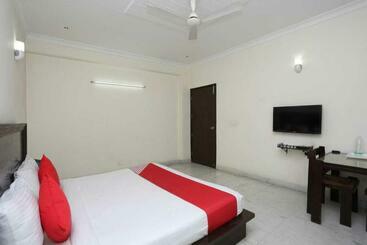 Hotel Oyo 70040  Star