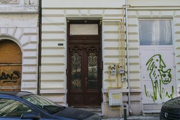 The Floor Piata Unirii