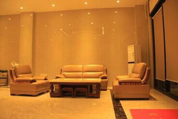 فندق 7days Inn Dongguan Guanhui City Rail Dalang Town Station Branch