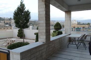 هتل Hadrian S Gate