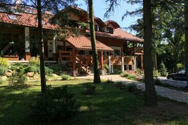 Bed and Breakfast Stajnia Sarnówek Nad Jeziorem Różany