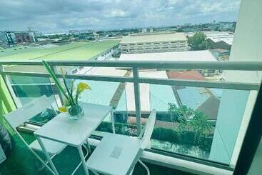 هتل Azure Urban Resort Residences By April