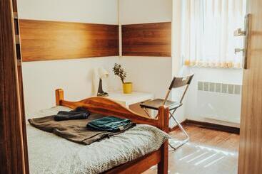 فندق صغير Noclegi Na Słowackiego 6