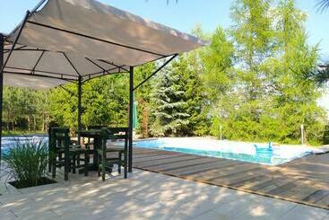 Dom Z Basenem Nad Narwia