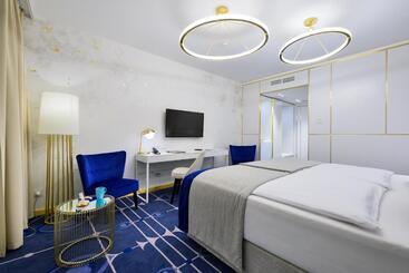 Отель Ferreus Modern Art Deco