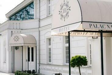 בית מלון כפרי Pałac Na Opieszynie