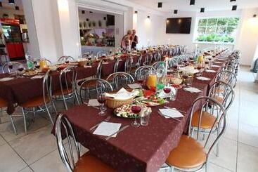 בית מלון כפרי Riwiera Dźwirzyno