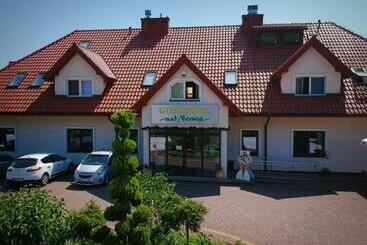 فندق صغير Gościniec Nad Narwią   Airport Modlin