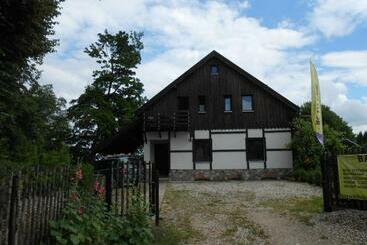 تختخواب و صبحانه Baza Ck