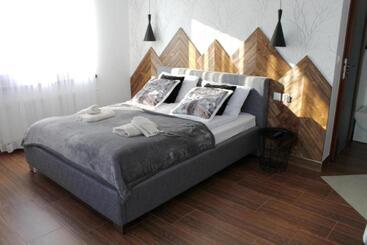 تختخواب و صبحانه Biały Jeleń Z Basenem I Jacuzzi