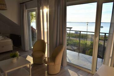 Bed and Breakfast Rewianka Apartamenty Przy Samej Plaży