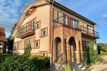 민박 Willa łąkowa