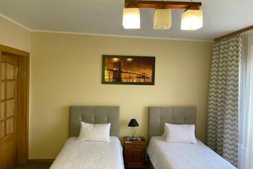 בית מלון כפרי Zajazd Nad Sanem