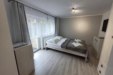 تختخواب و صبحانه 4 Pory Roku