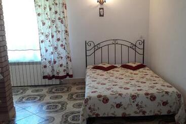 住宿加早餐  Pod Akacjami