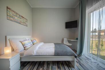 تختخواب و صبحانه Willa Kardamon