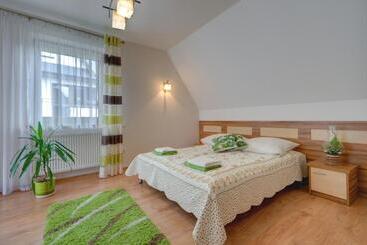 تختخواب و صبحانه Willa U łapów