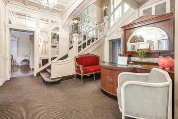 هتل آپارتمان Pałacyk Deja Vu Residence