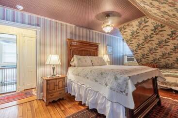 مبيت وإفطار Captain Mey's Inn