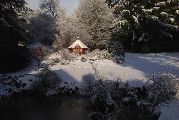 تختخواب و صبحانه Kirnan House