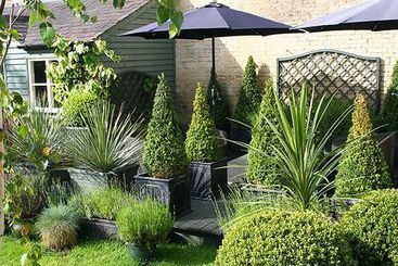 تختخواب و صبحانه Oak House No 1