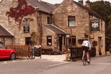 تختخواب و صبحانه The Queen Anne