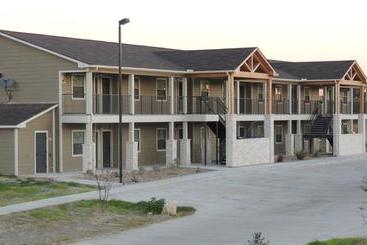 公寓式酒店  Eagle S Den Three Rivers Texas A Travelodge By Wyndham