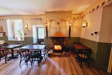 Отель Roy Bridge