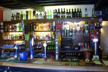 בית מלון כפרי The Crown Aldbourne