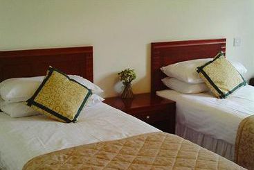 هتل The Hollybrook Country Inn